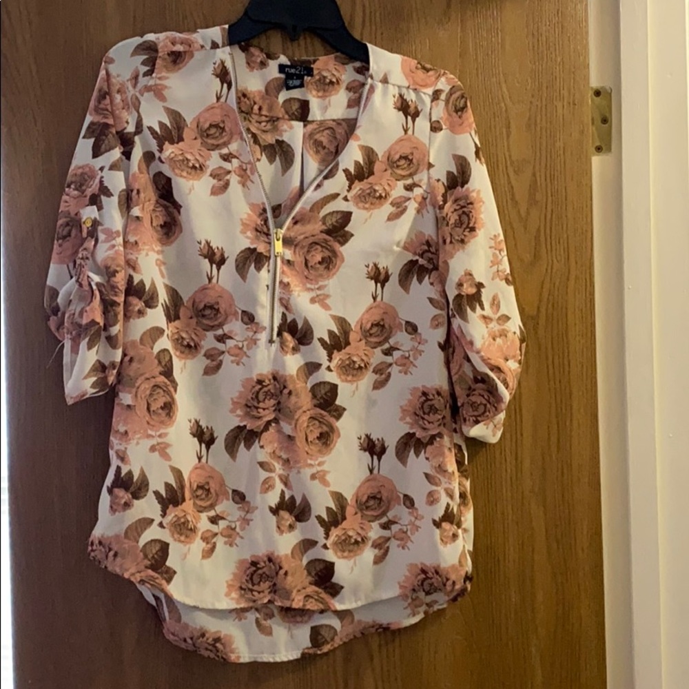 White blouse w/roses